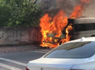 Ümraniye’de park halindeki servis minibüsü yandı